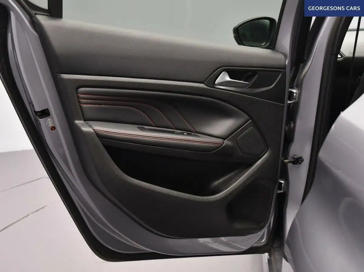 2019-peugeot-308-15-bluehdi-gt-line-big-21