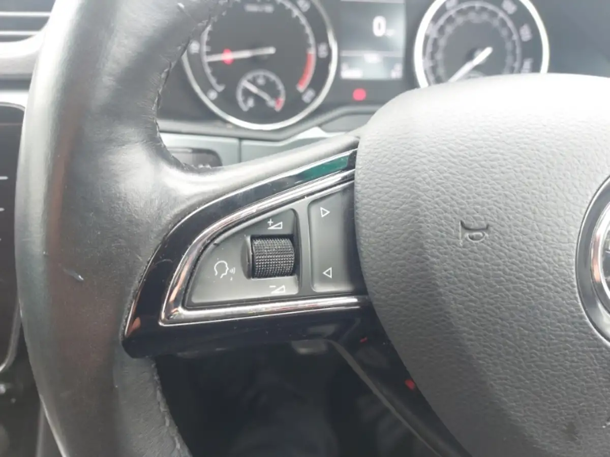 2018-skoda-superb-20tdi-scr-se-technology-hatchback-big-12