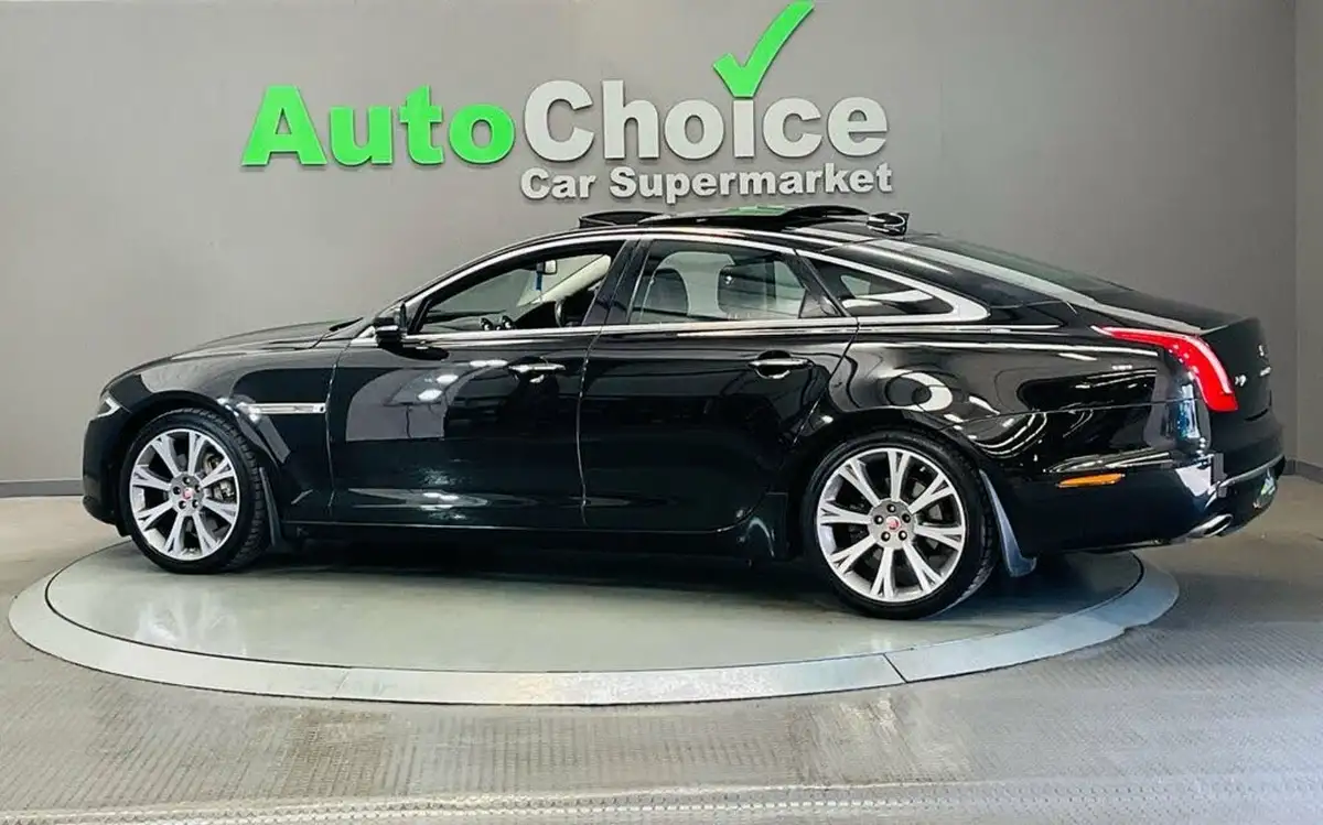 2017-jaguar-xj-series-30td-xj-portfolio-lwb-big-11
