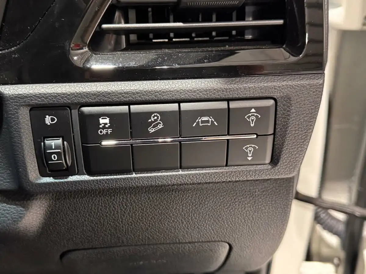 2022-kgm-ssangyong-korando-e-motion-e-ventura-big-17