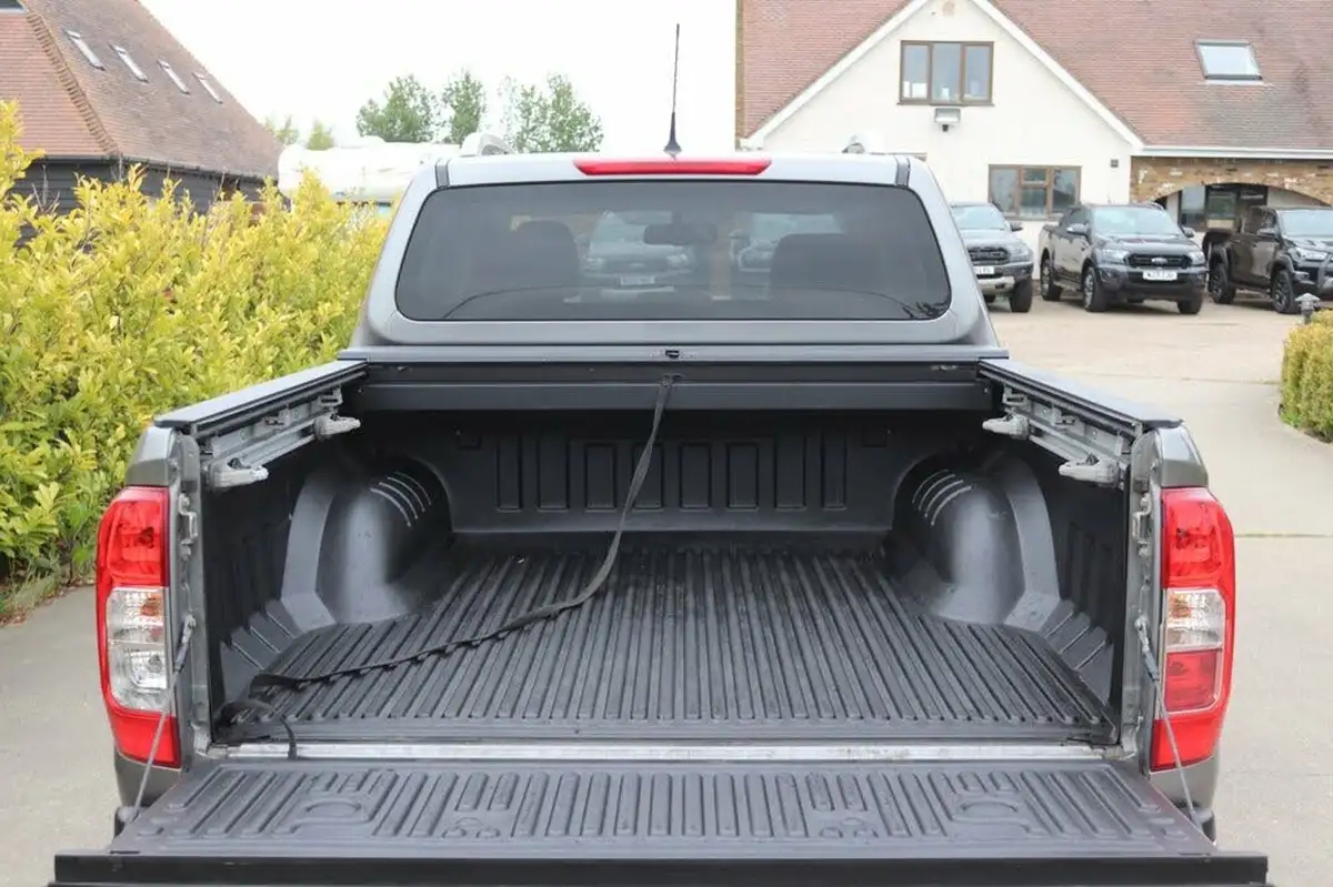 2019-nissan-navara-23dci-tekna-auto-big-19