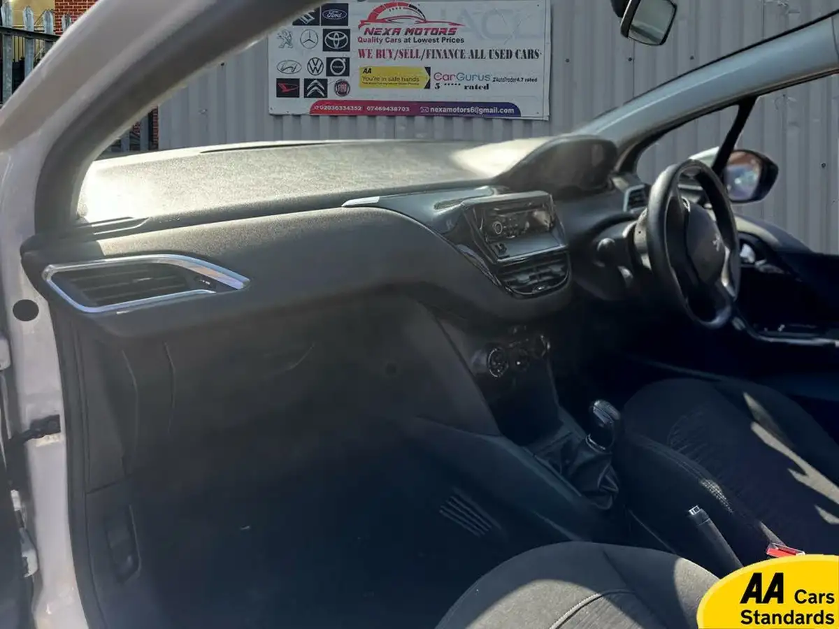 2013-peugeot-208-10-access-5d-big-19