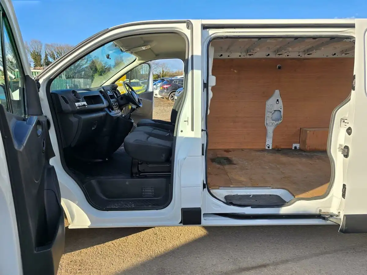 2021-renault-trafic-20dci-ll30-energy-120-business-panel-big-36