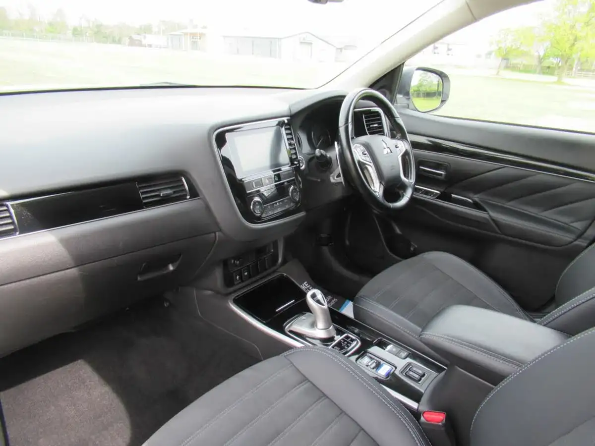 2019-mitsubishi-outlander-24-juro-phev-ss-big-18