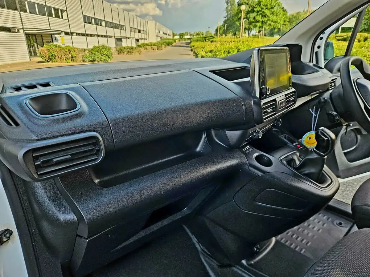 2020-peugeot-partner-15-bluehdi-1000-professional-100ps-eu6dt-panel-big-4