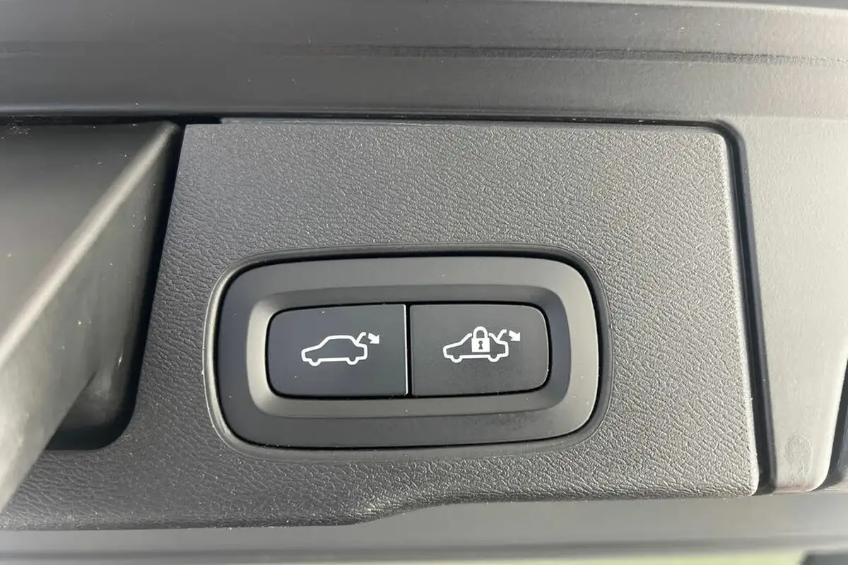 2021-volvo-xc60-20-t8-inscription-pro-390bhp-big-27