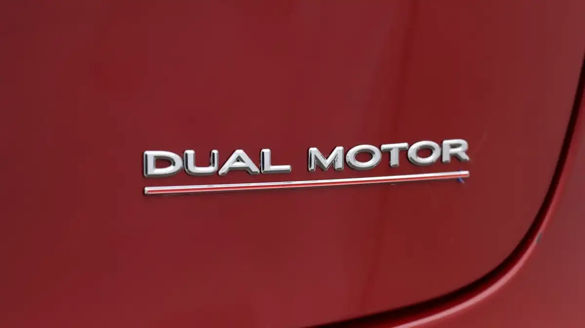2019-tesla-model-3-e-4x4-performance-pack-big-22