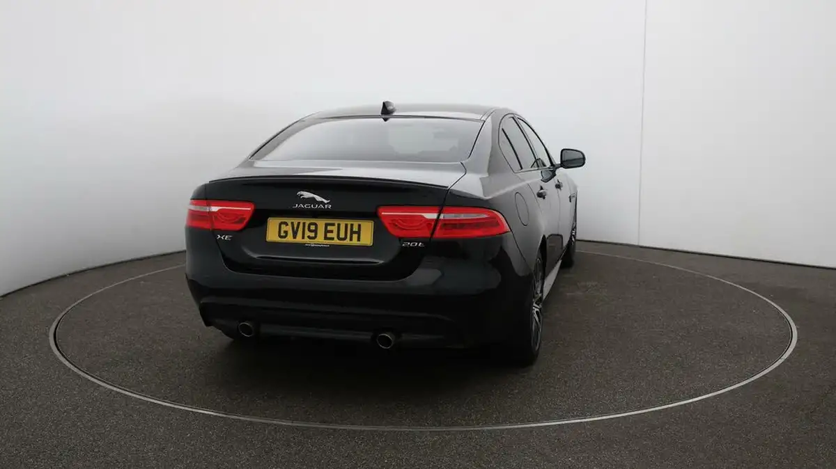 2019-jaguar-xe-20i-landmark-200ps-big-56