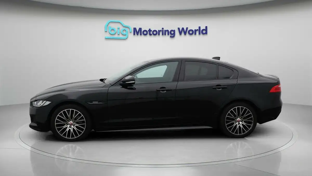 2019-jaguar-xe-20i-landmark-200ps-big-4