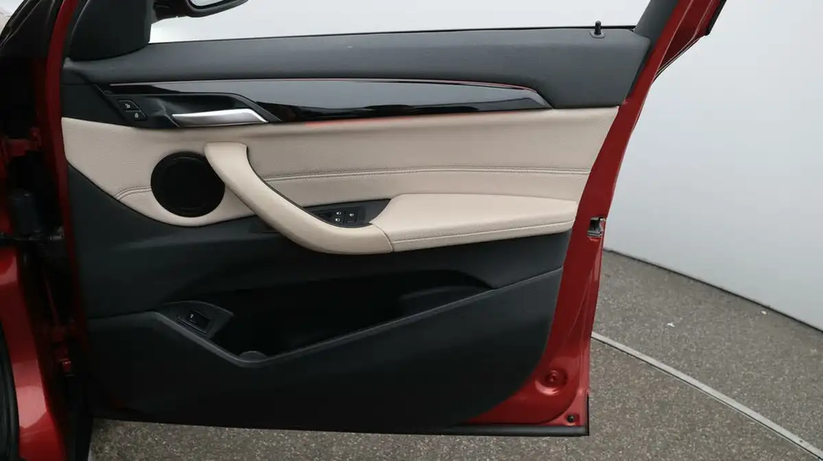 2021-bmw-x1-20-xdrive20i-xline-big-15