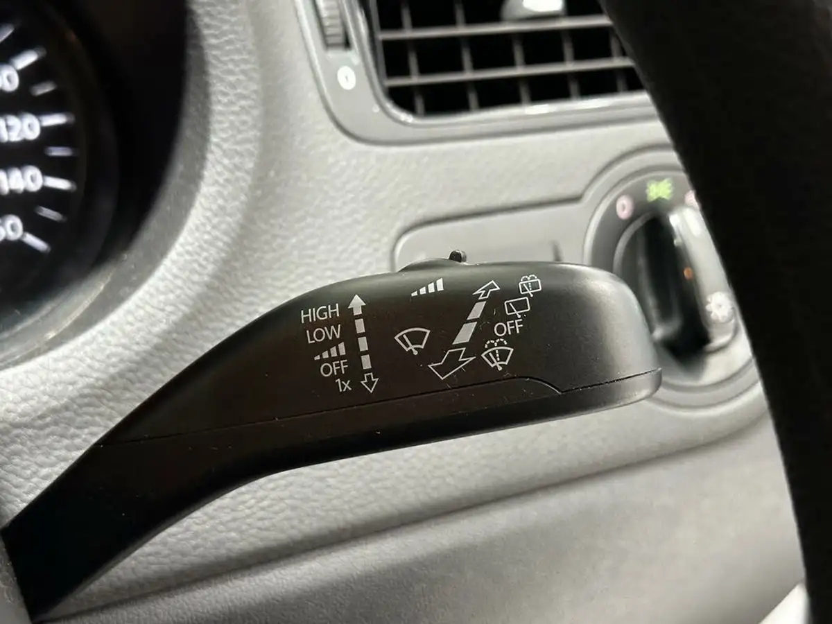 2011-volkswagen-polo-12-s-3d-big-31