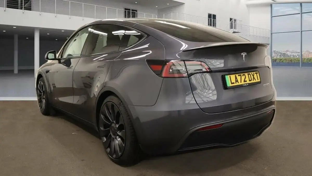 2022-tesla-model-y-e-performance-big-1
