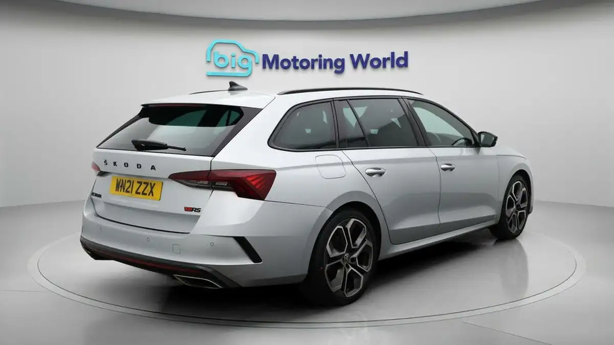 2021-skoda-octavia-20tdi-vrs-estate-big-7