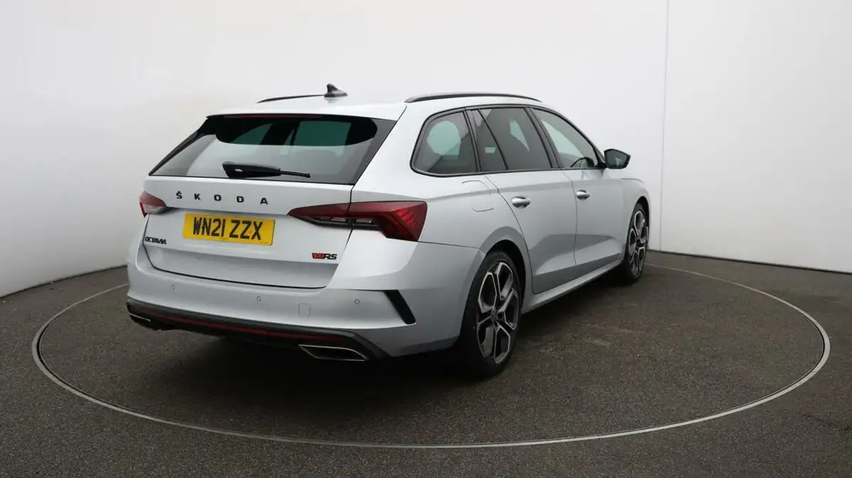 2021-skoda-octavia-20tdi-vrs-estate-big-55
