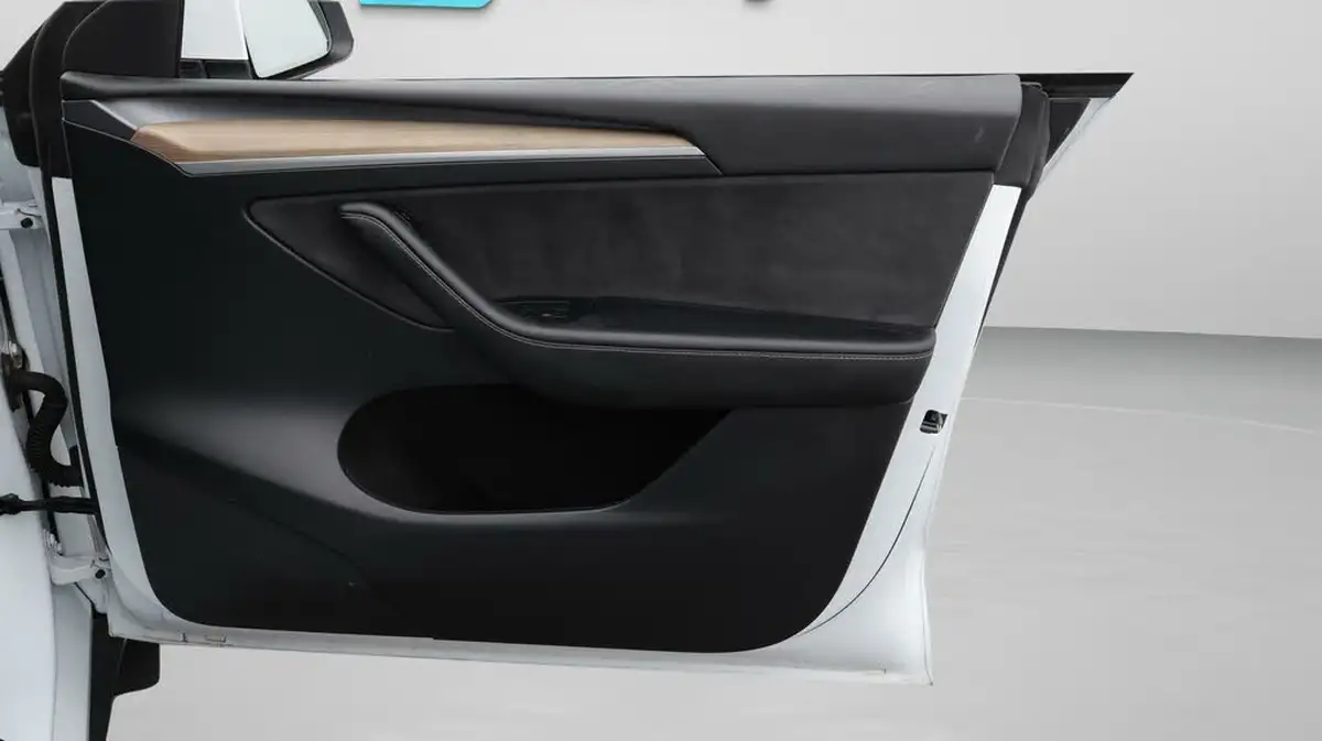 2023-tesla-model-y-e-rwd-big-15