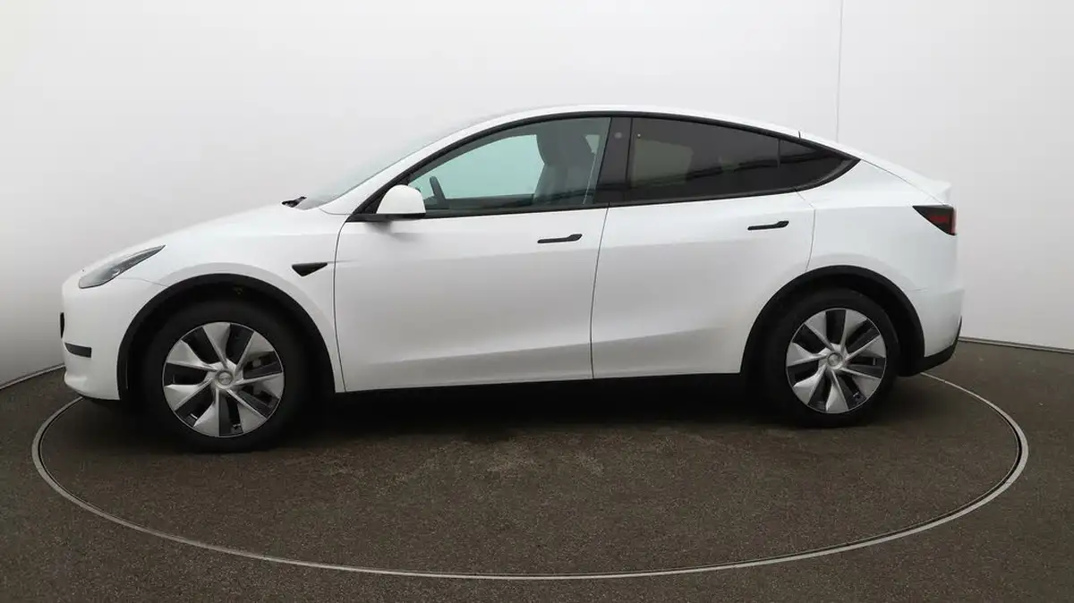 2023-tesla-model-y-e-rwd-big-63