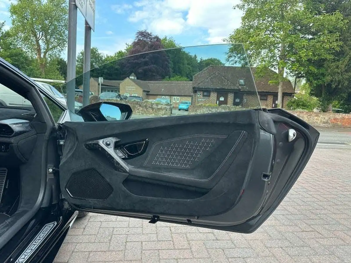 2018-lamborghini-huracan-52-performante-coupe-big-12