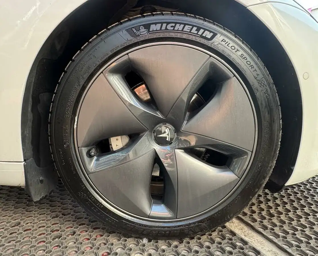 2021-tesla-model-3-e-long-range-awd-big-14