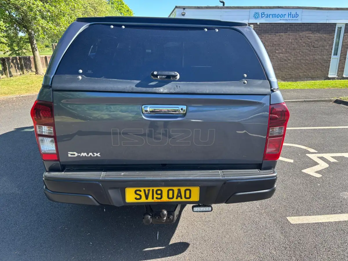 2019-isuzu-d-max-19td-blade-auto-big-5