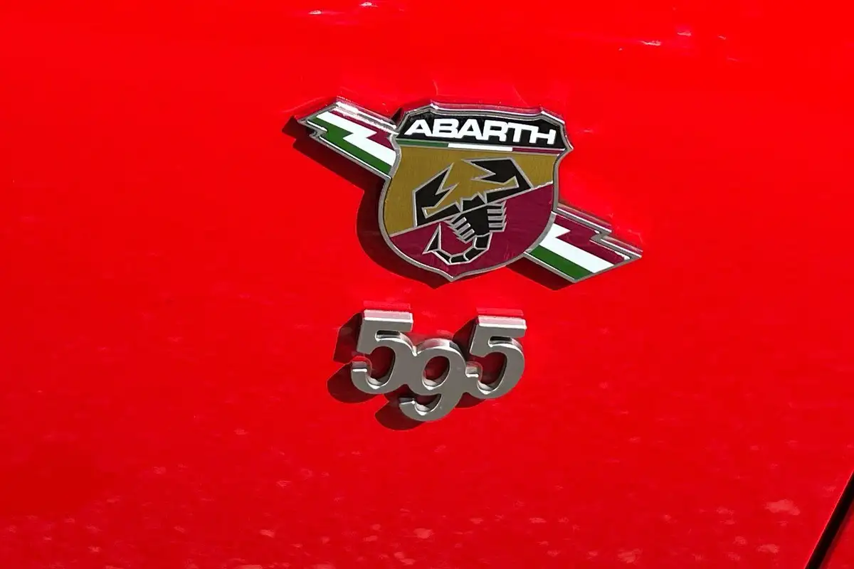 2021-abarth-595-14-tjet-big-24