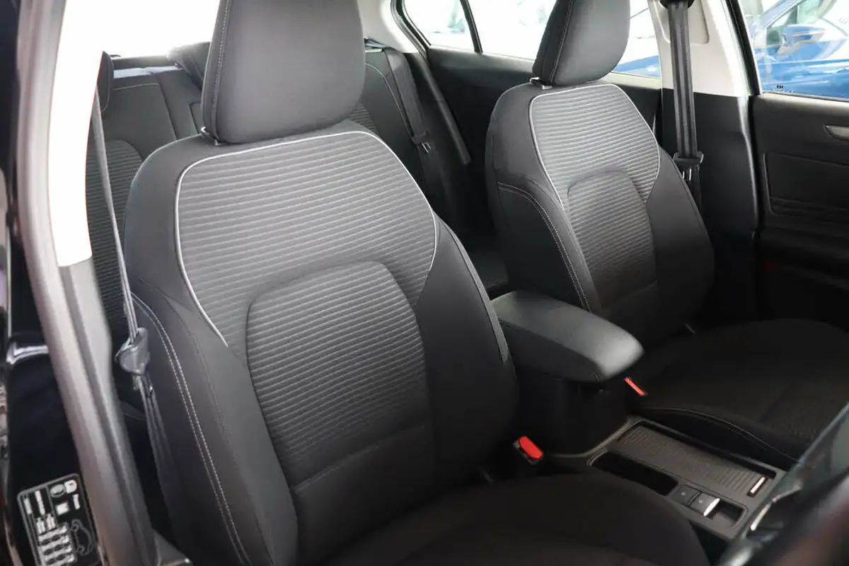 2019-ford-focus-10t-titanium-ss-hatchback-big-24