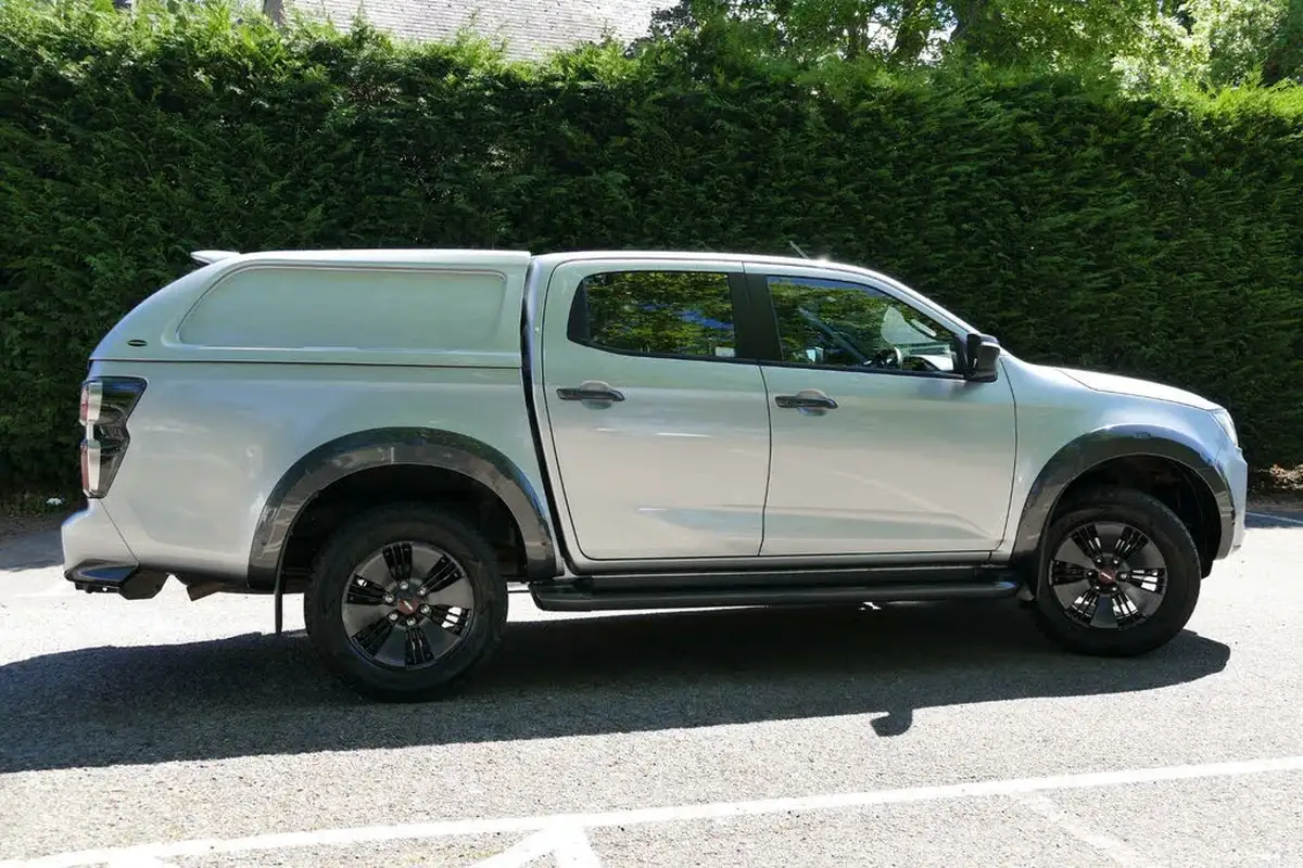 2022-isuzu-d-max-19td-v-cross-pick-up-big-4