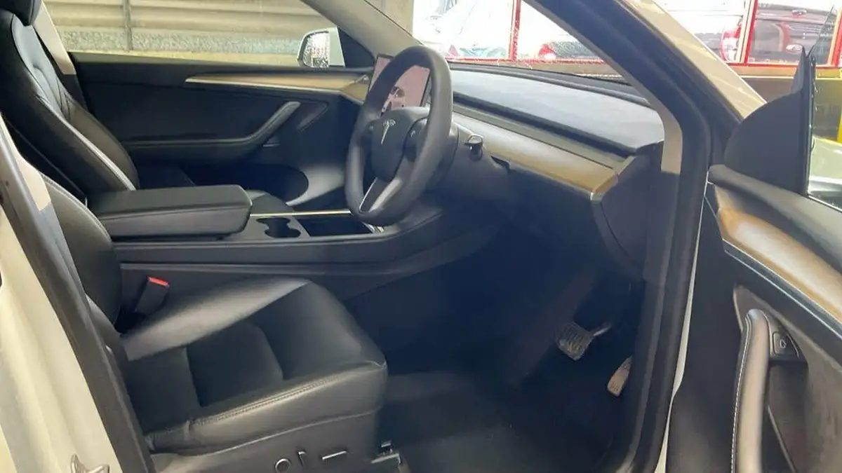 2022-tesla-model-y-e-long-range-big-2