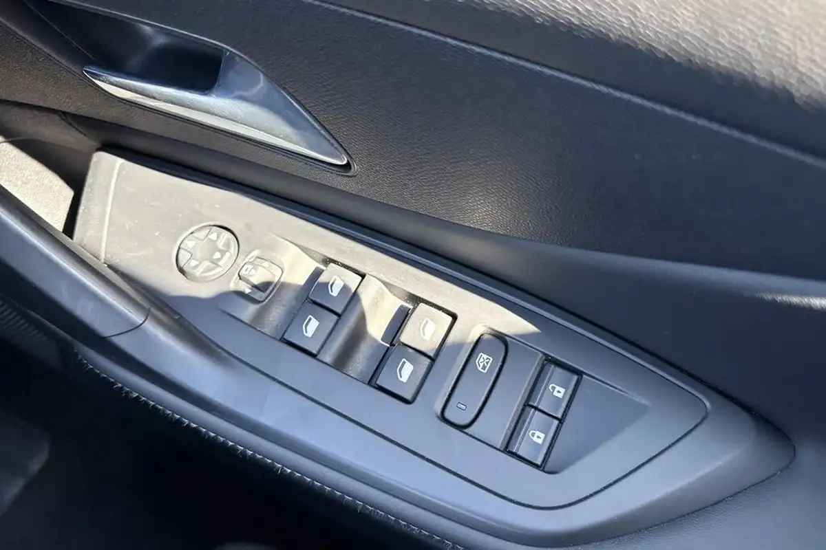 2024-peugeot-308-sw-12-puretech-allure-130ps-ss-eat8-big-40