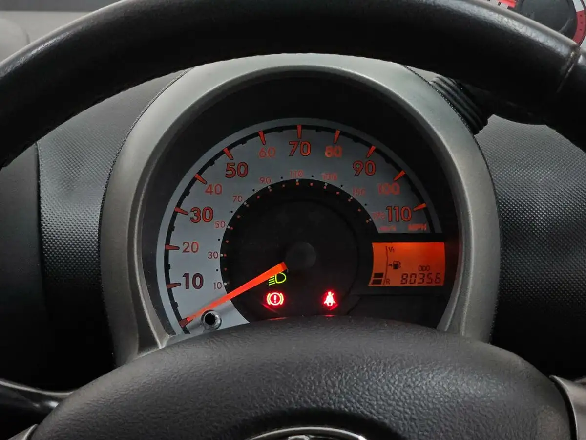 2013-toyota-aygo-10-aygo-fire-5d-big-36