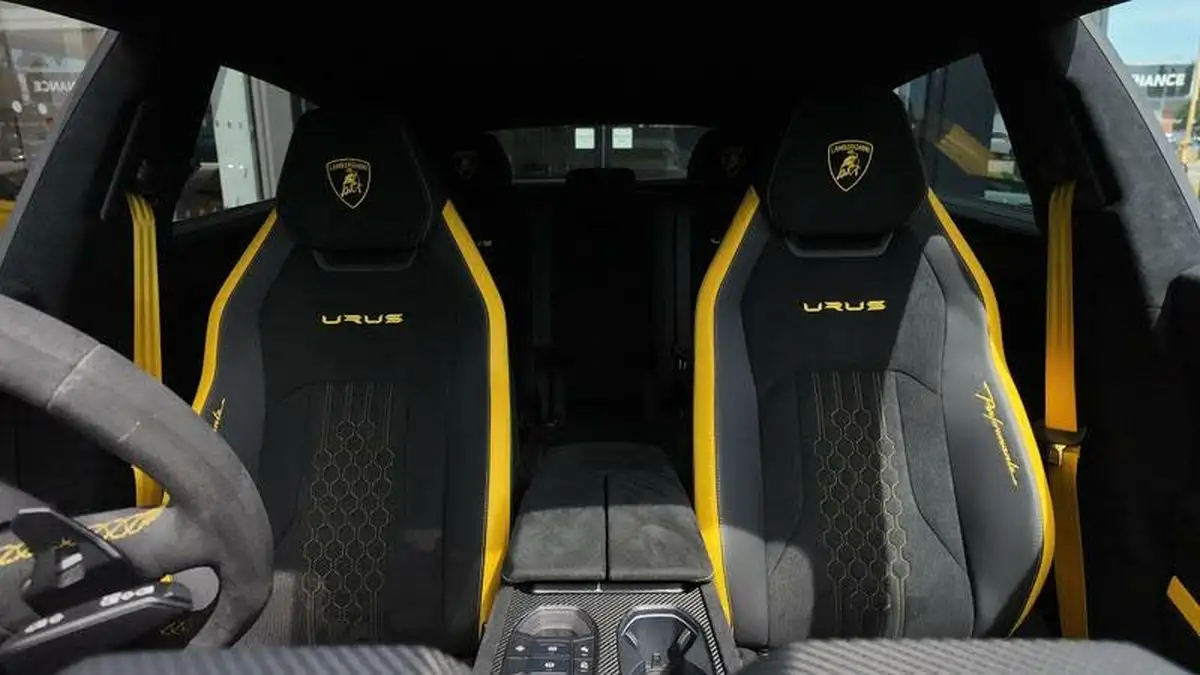 2023-lamborghini-urus-40-no-trim-big-7