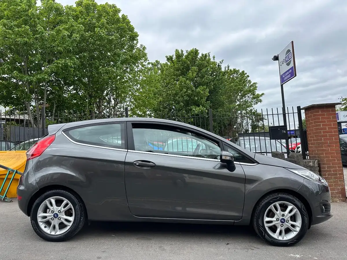 2016-ford-fiesta-125-zetec-3d-big-5