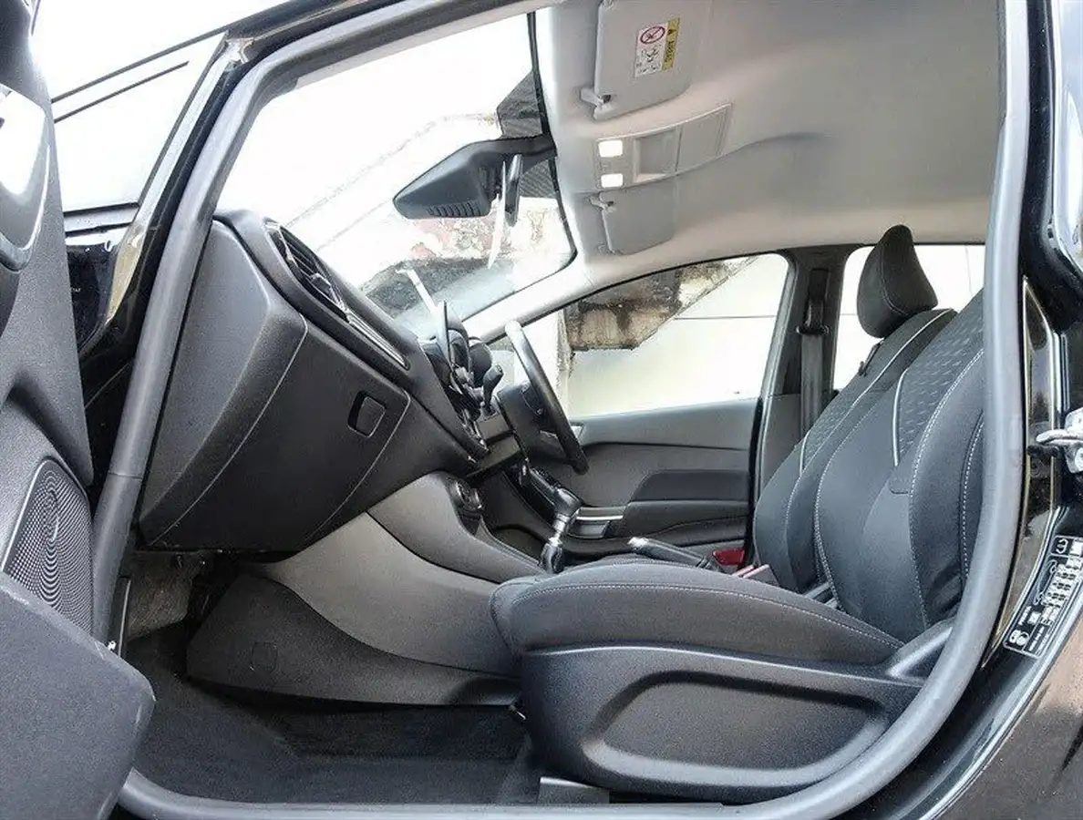 2018-ford-fiesta-10t-zetec-5d-big-11