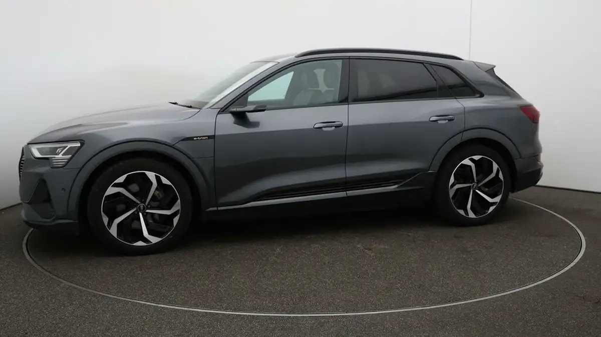 2022-audi-e-tron-50e-black-edition-station-wagon-big-66