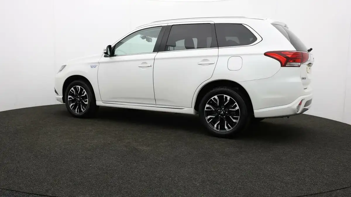 2017-mitsubishi-outlander-20-4h-phev-big-72