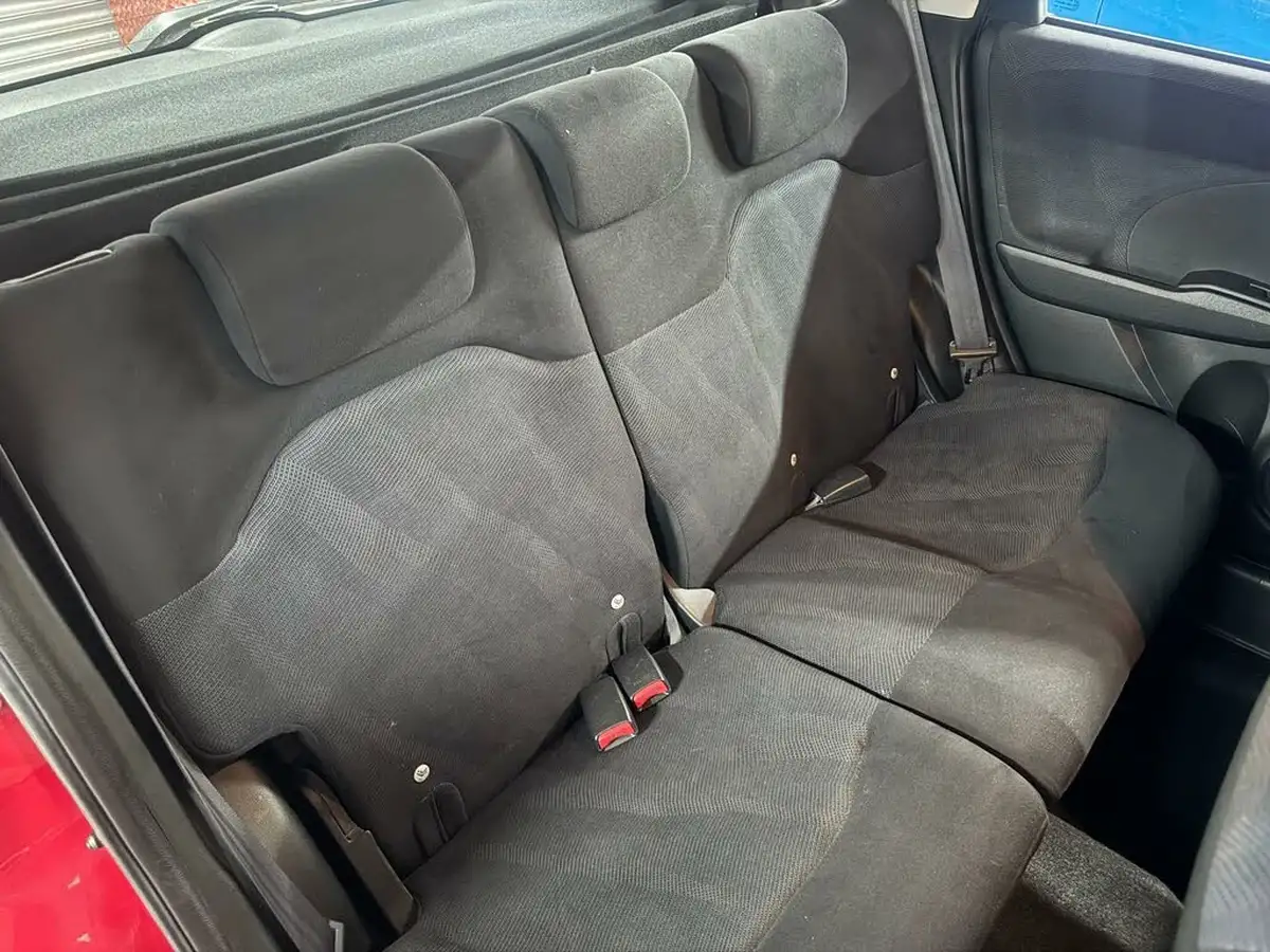 2010-honda-jazz-14-es-big-31