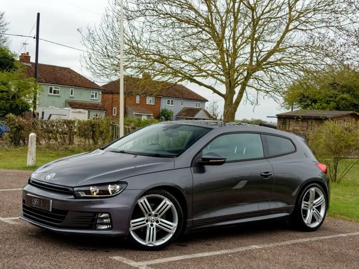 2016-volkswagen-scirocco-20-tsi-r-line-big-3