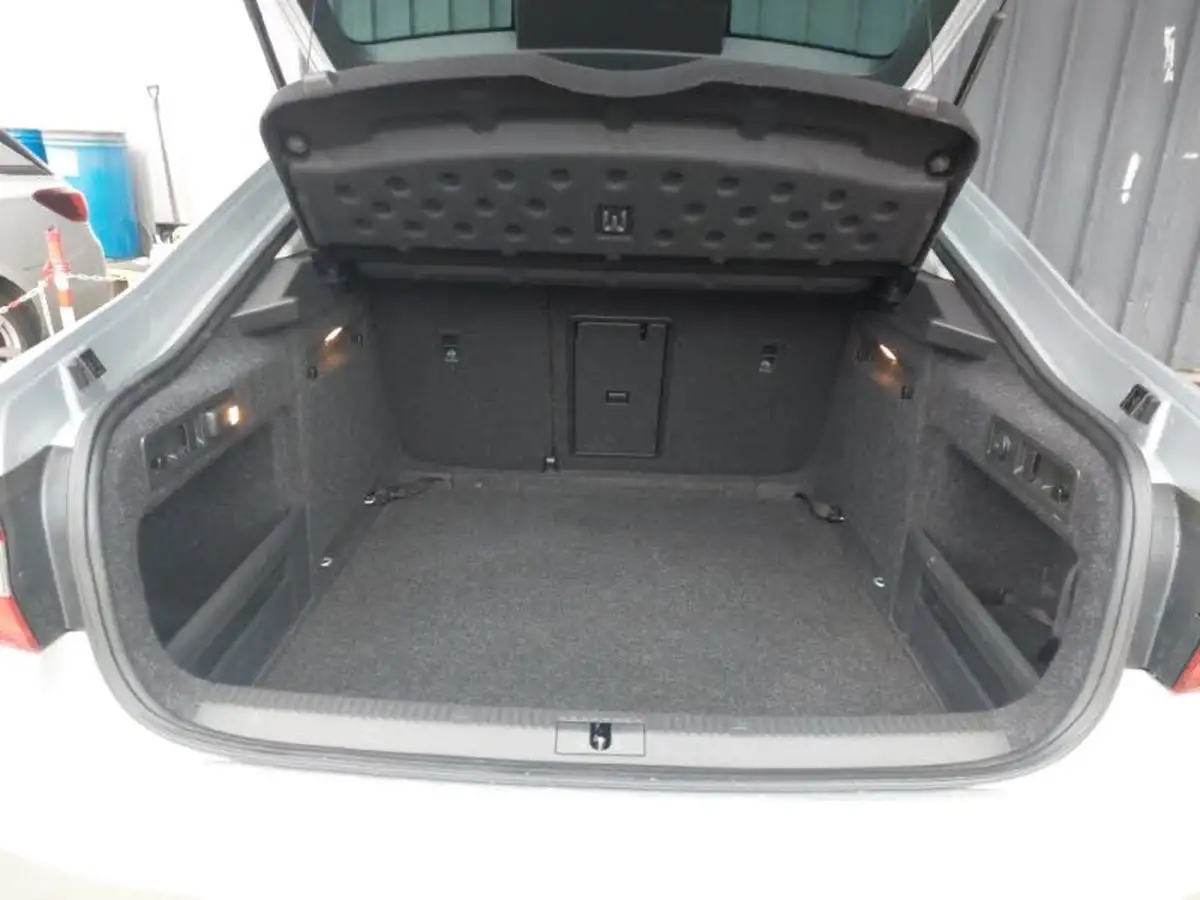 2016-skoda-superb-20tdi-se-business-hatchback-big-7