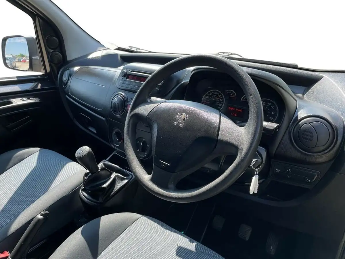 2013-peugeot-bipper-13td-se-panel-big-14