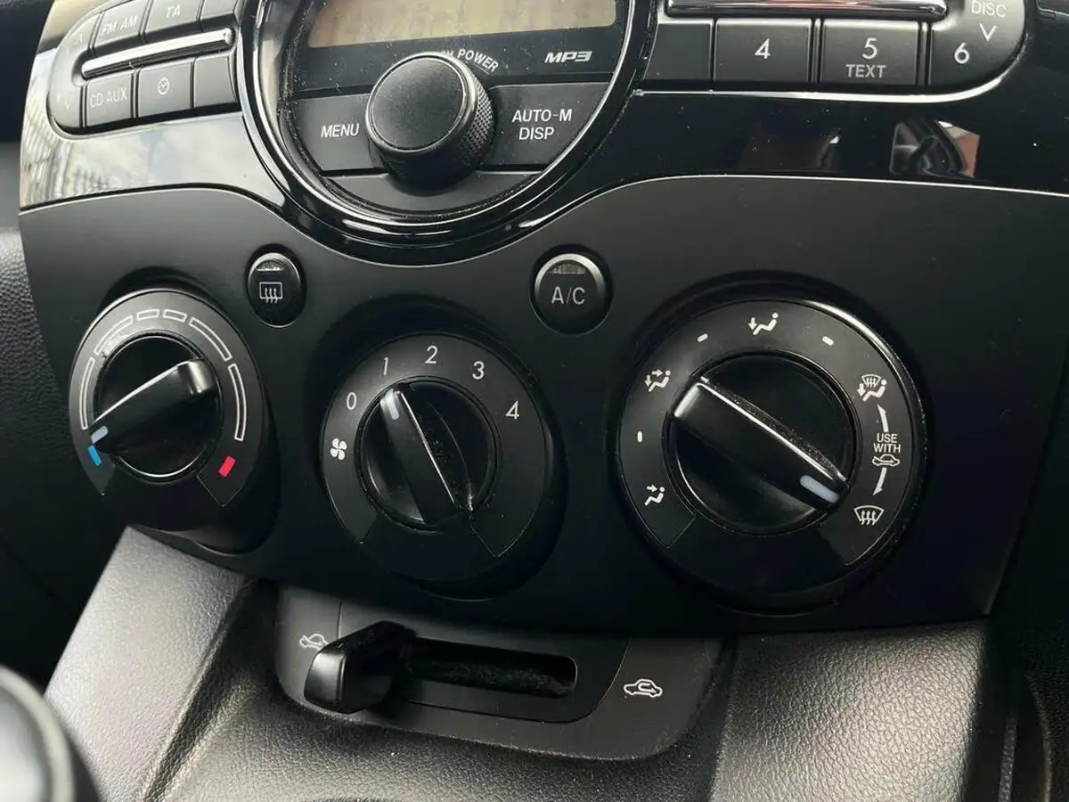 2011-mazda-mazda2-13-tamura-5d-big-12