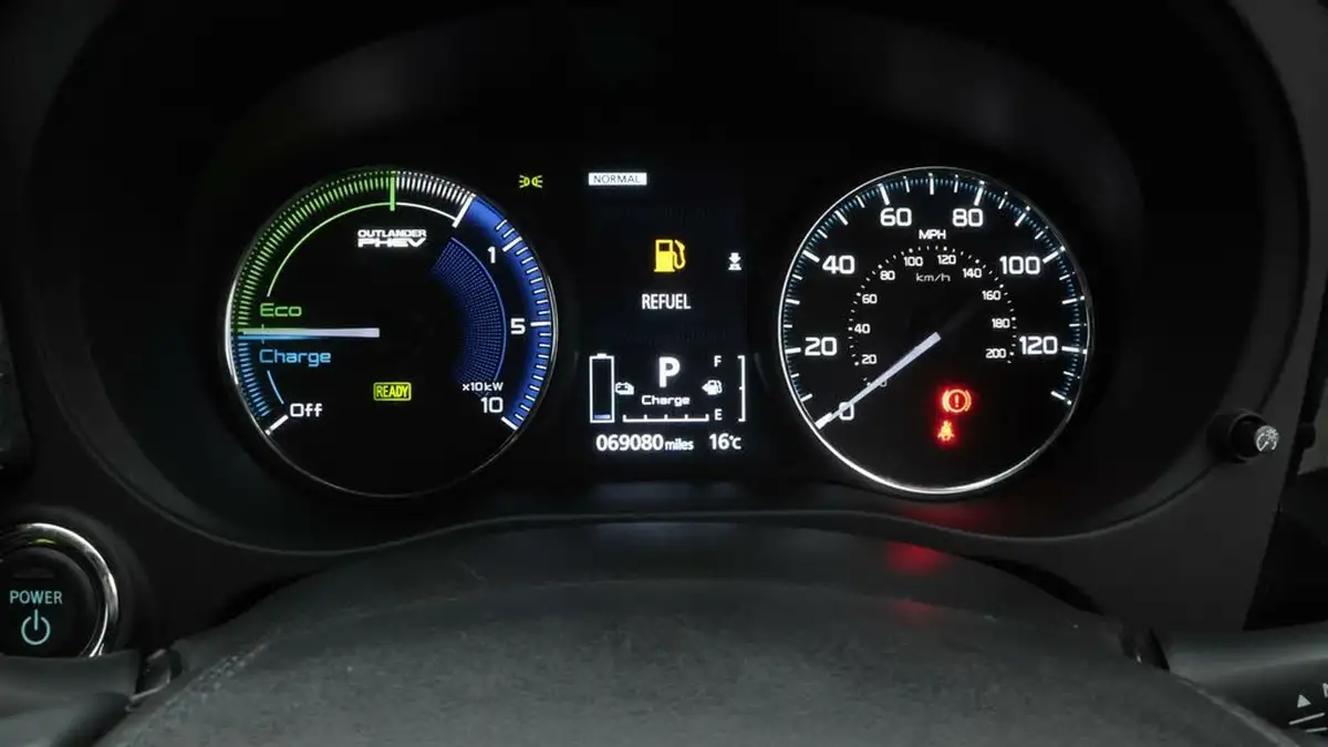 2020-mitsubishi-outlander-24-design-phev-big-10