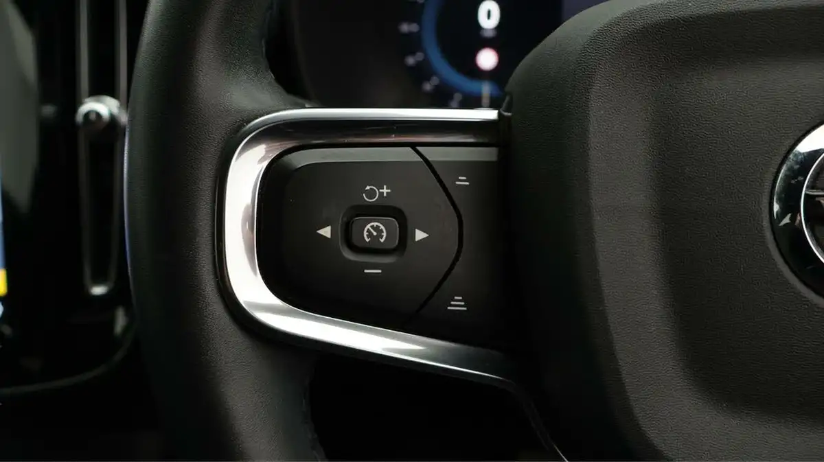 2021-volvo-xc40-e-twin-recharge-plus-big-23