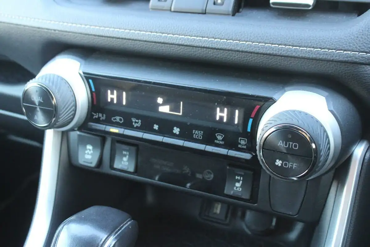 2021-toyota-rav4-25-vvt-i-black-edition-219bhp-big-19