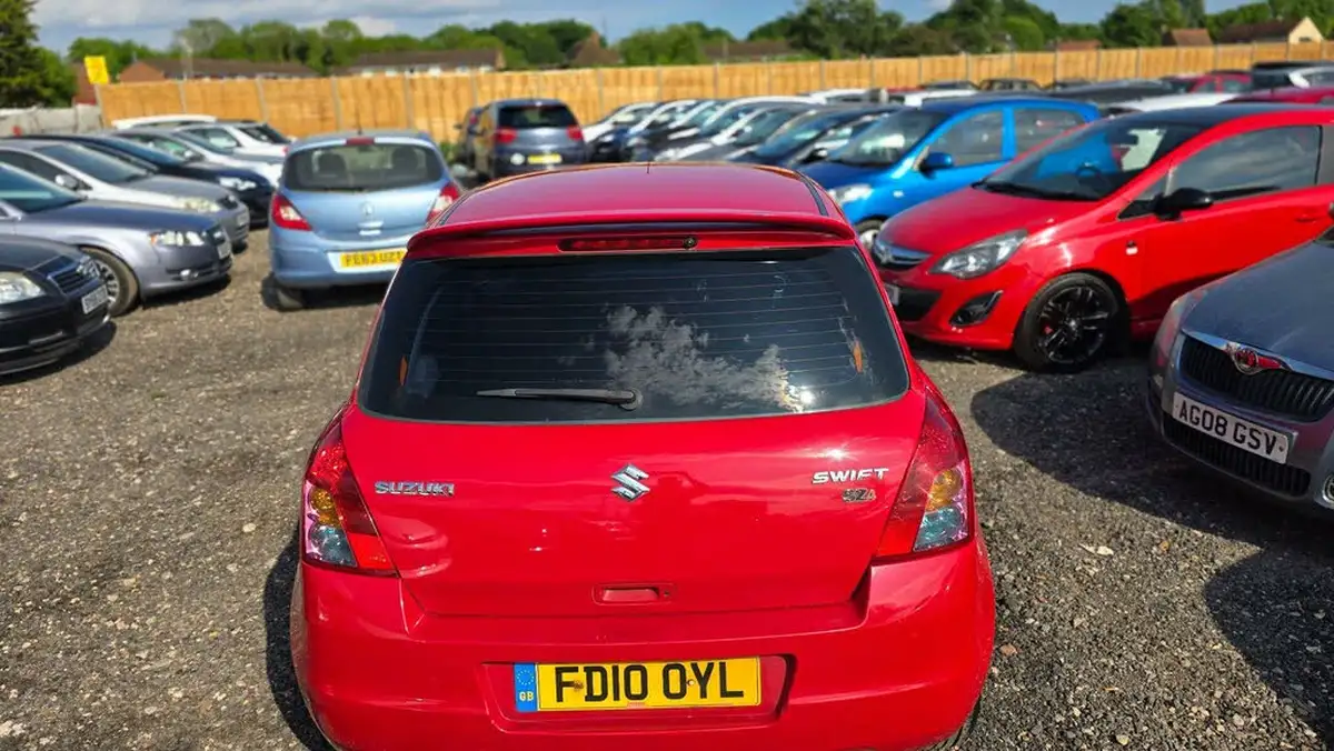 2010-suzuki-swift-13-sz4-3d-big-10