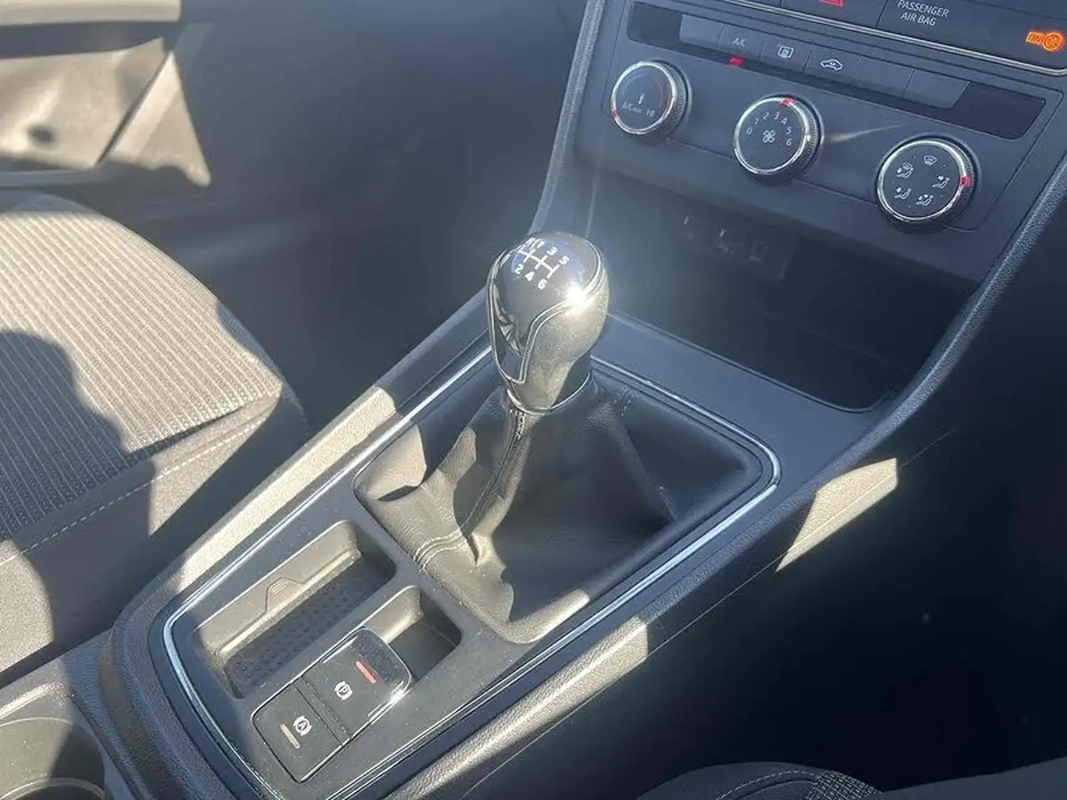 2017-seat-leon-12-tsi-se-dynamic-technology-hatchback-big-33