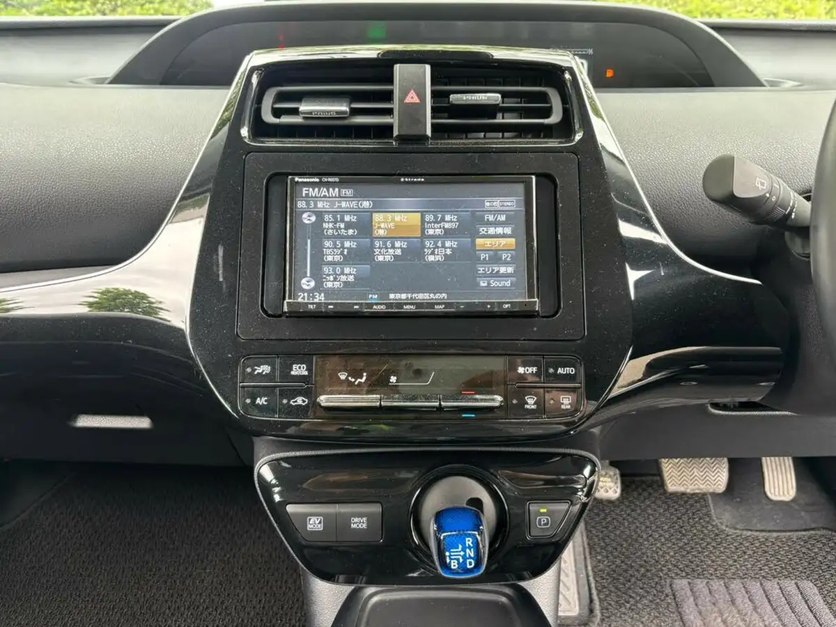 2021-toyota-prius-big-32