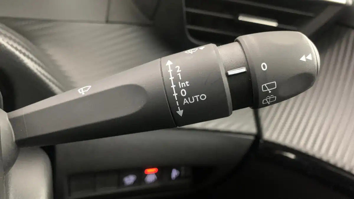 2022-peugeot-208-12-puretech-allure-premium-100ps-big-37