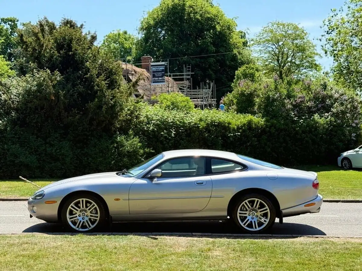 2003-jaguar-xkr-42-coupe-big-10