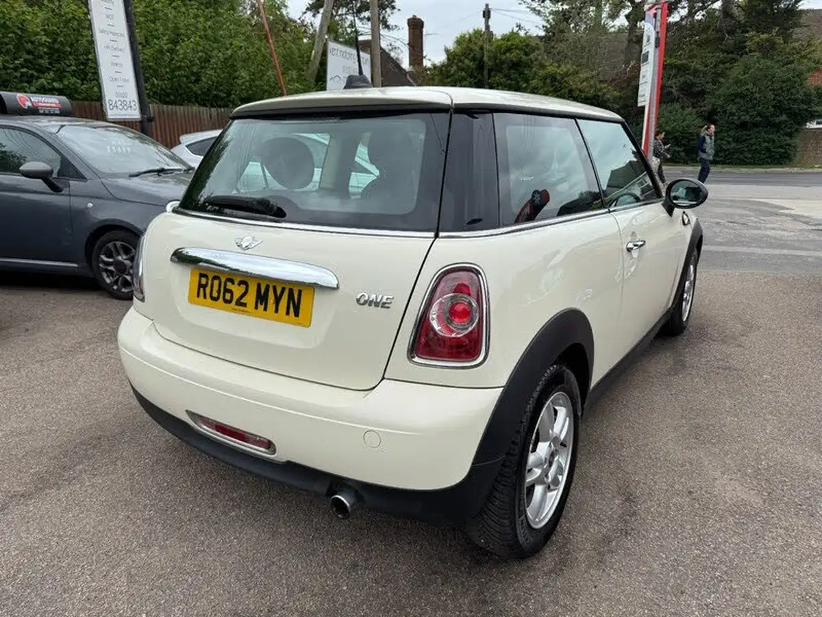 2012-mini-cooper-16-one-98bhp-sport-chili-hatchback-3d-big-3
