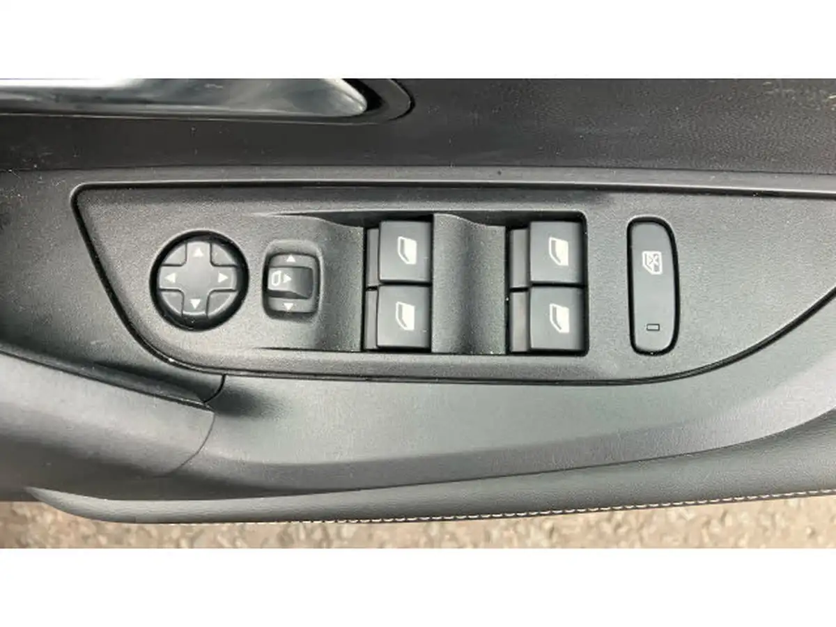 2025-peugeot-2008-suv-12-puretech-allure-130ps-big-27