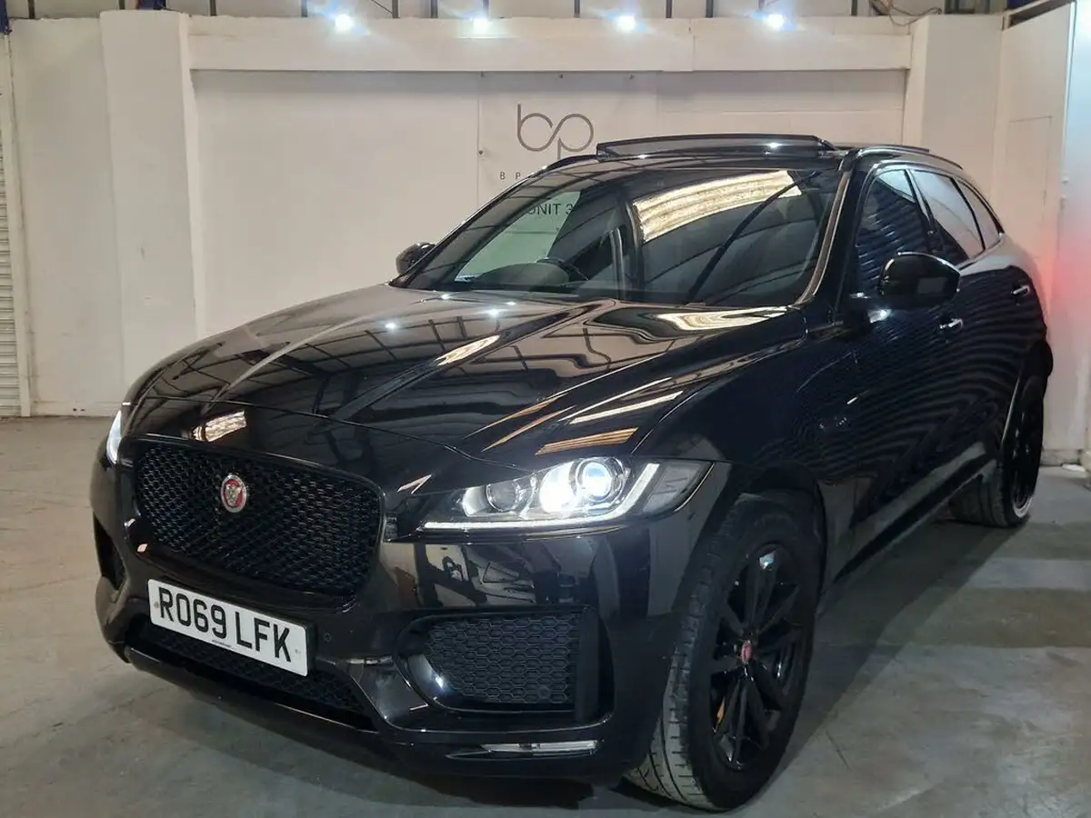 2019-jaguar-f-pace-20-i4d-chequered-flag-180ps-big-4